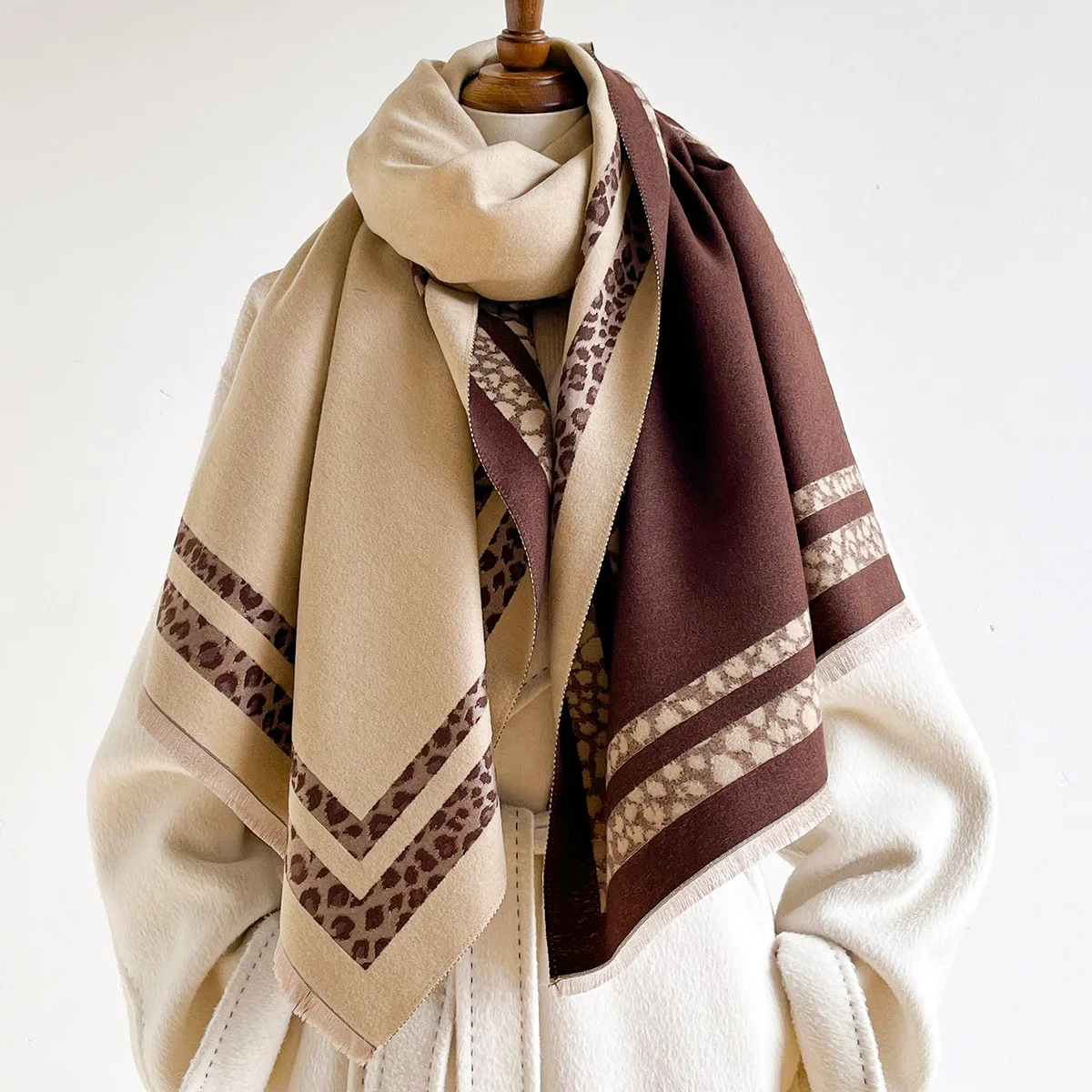 Woven Scarf Blanket - Selendang Tebal Berwarna Polos untuk Wanita,